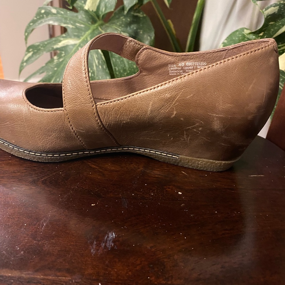 Dansko size 40 Brown Mary Jane Flats - Picture 6 of 9